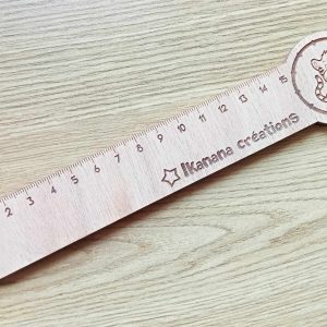 Règle en bois de 15 cm avec un dessin d’un animal