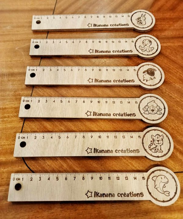 Règle en bois de 15 cm avec un dessin d'un animal