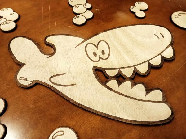 Requin et bulles décoratifs en bois – Image 2