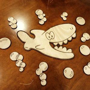 Requin et bulles décoratifs en bois