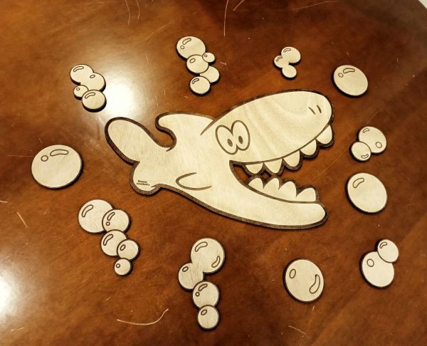 Requin et bulles décoratifs en bois