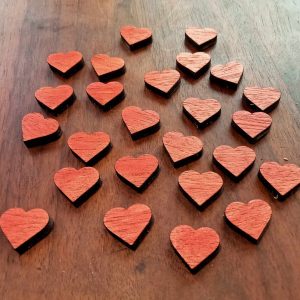 Lot de 25 pions décoratifs colorés avec la forme de coeur de 2 cm