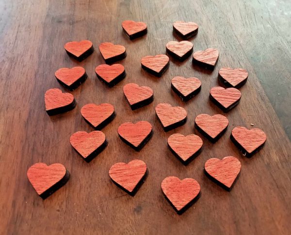 Lot de 25 pions décoratifs colorés avec la forme de coeur de 2 cm