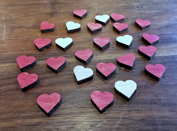 Lot de 25 pions décoratifs colorés avec la forme de coeur de 2 cm – Image 4