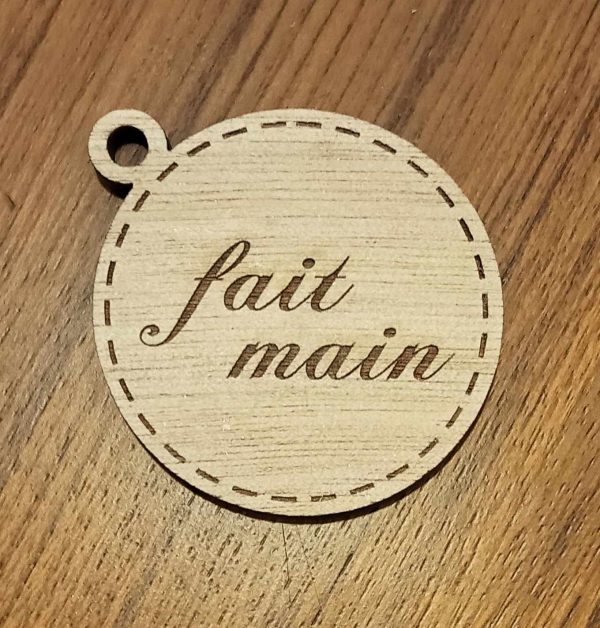 Étiquette en bois - FAIT MAIN (français, español, english, italiano) 5 x 5 cm – Image 2
