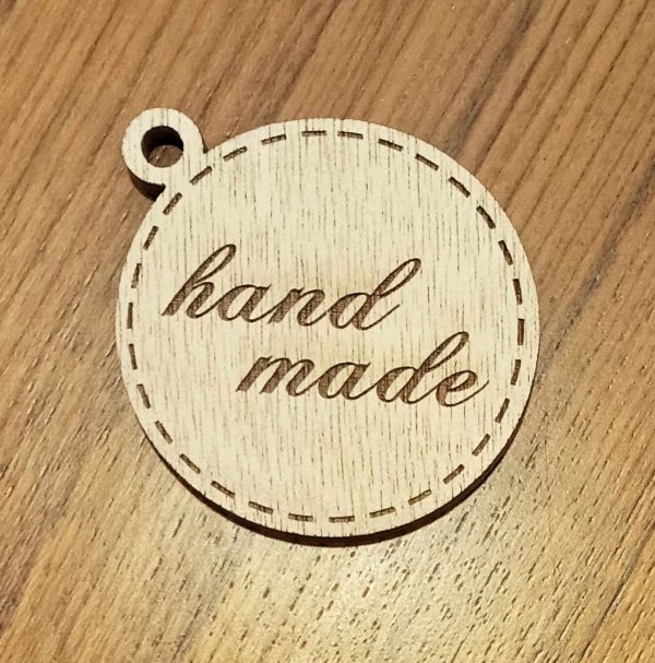 Étiquette en bois - FAIT MAIN (français, español, english, italiano) 5 x 5 cm – Image 4