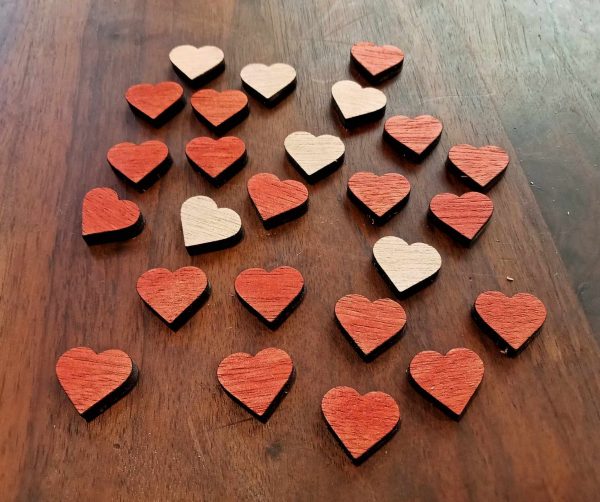 Lot de 25 pions décoratifs colorés avec la forme de coeur de 2 cm – Image 2