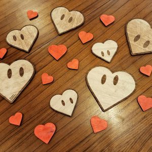 Cœurs animés décoratifs en bois