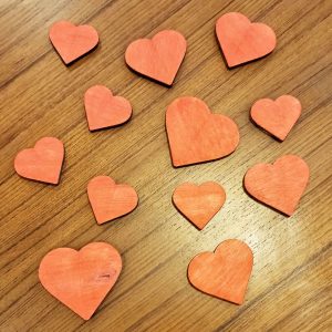 Cœurs animés décoratifs en bois