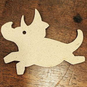 Support de loisir créatif – petit dinosaure – Tricératops