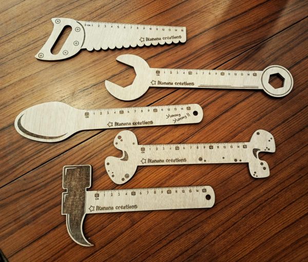 Règle scolaire 15 cm avec la forme d'un objet