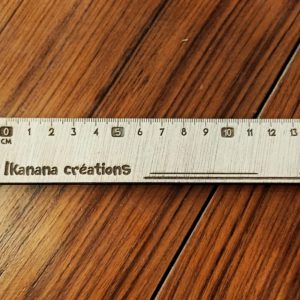 Règle scolaire 15 cm avec la forme d’un objet