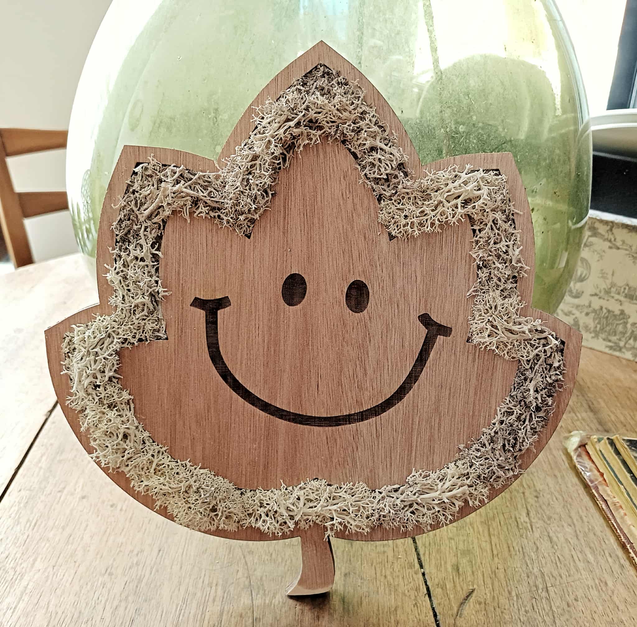 Décoration murale feuille animée d'hiver 25 cm – Image 3