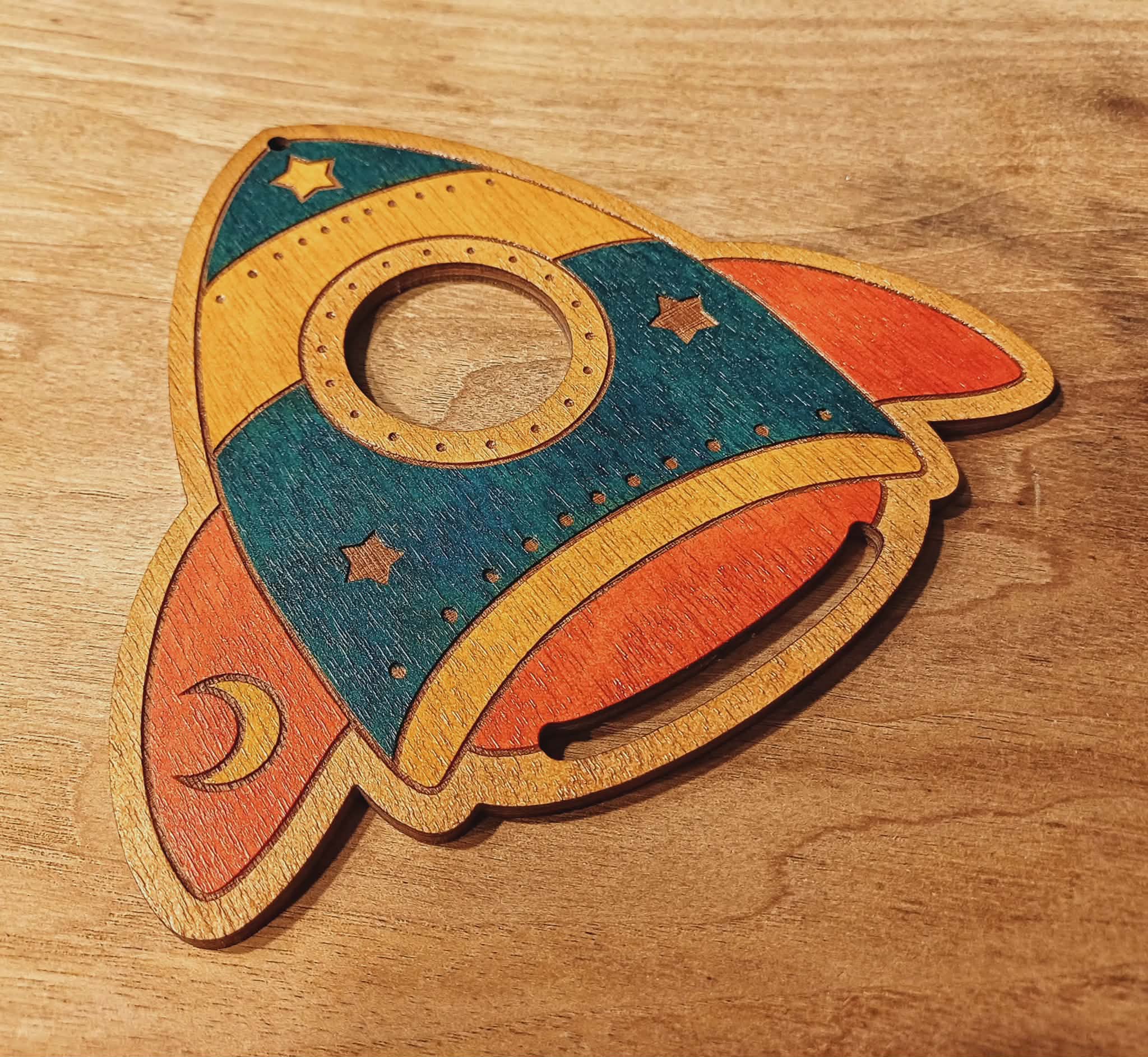 Suspension fusée dessin animé 16 cm pour macramé – Image 2